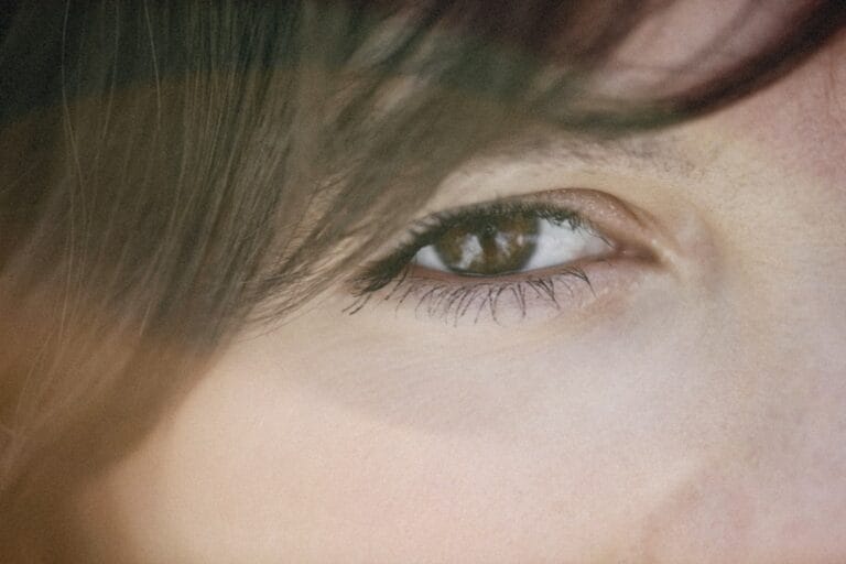Depilacao eyebrow wax closeup 694303c572c97